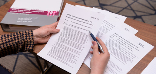 Leitanträge zum Bundesfrauenkongress Leitanträge zum Bundesfrauenkongress