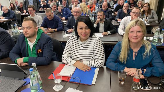 Milanie Kreutz und Synnöve Nüchter bei den Tarifverhandlungen mit der TdL in Potsdam